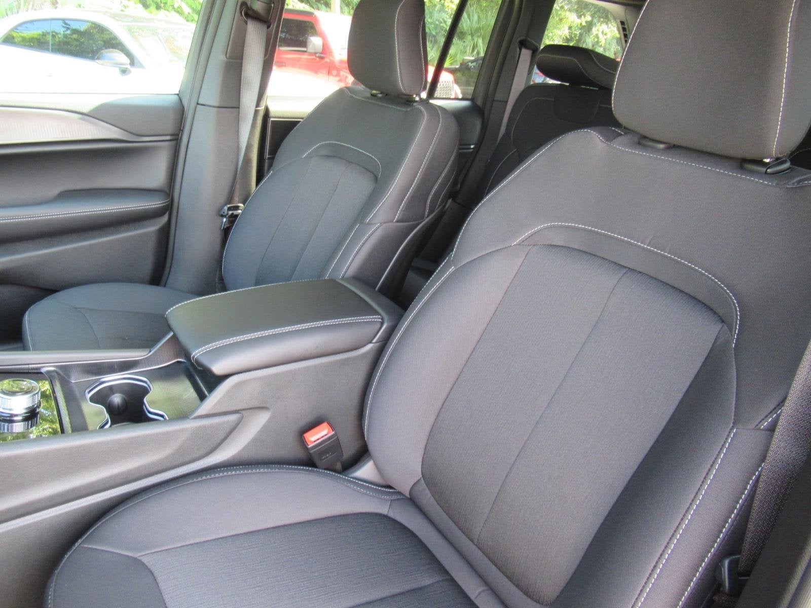 2027 Jeep Grand Cherokee GRAND CHEROKEE LAREDO X 4X2