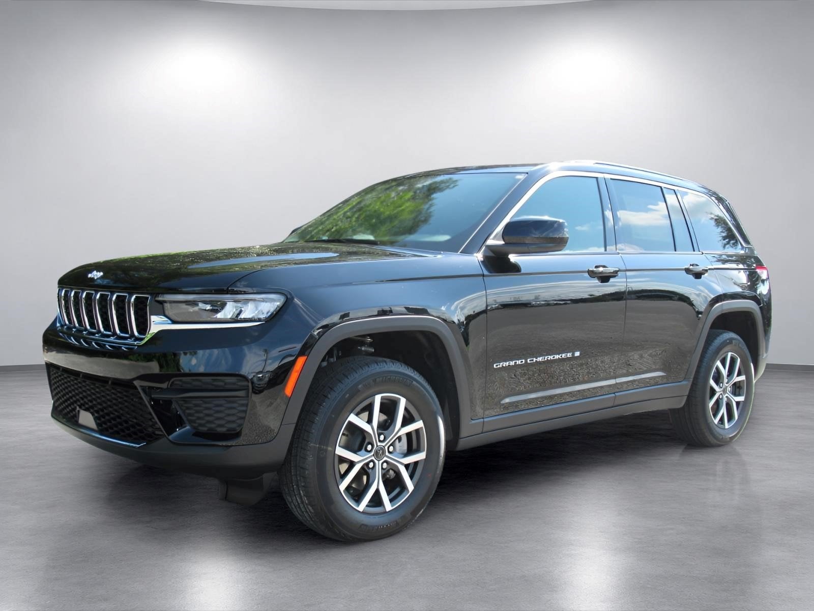 2027 Jeep Grand Cherokee GRAND CHEROKEE LAREDO X 4X2
