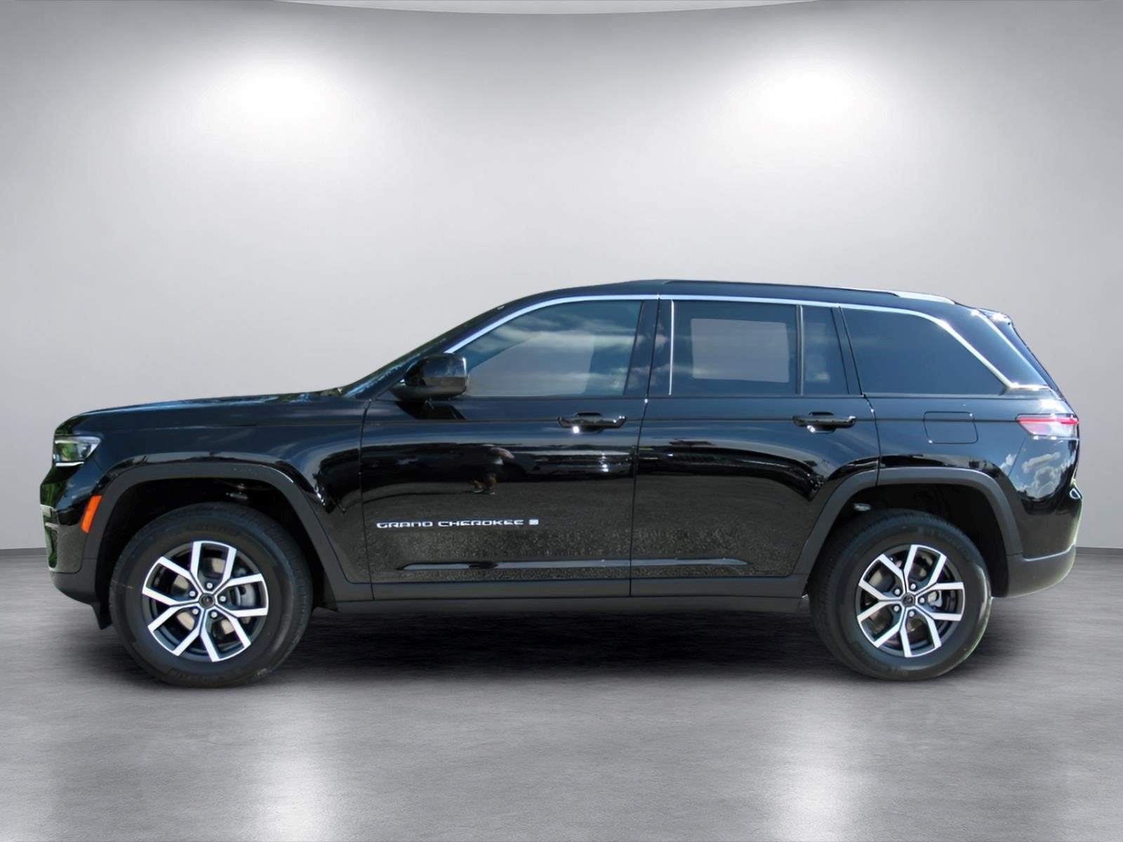 2027 Jeep Grand Cherokee GRAND CHEROKEE LAREDO X 4X2