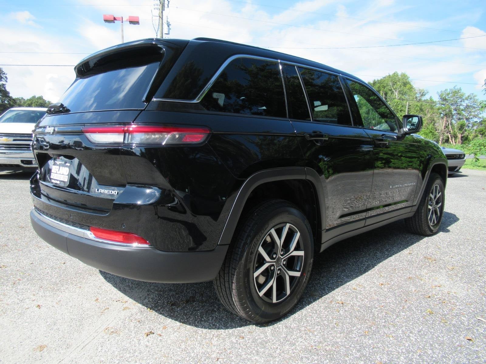 2027 Jeep Grand Cherokee GRAND CHEROKEE LAREDO X 4X2