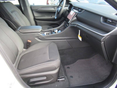 2027 Jeep Grand Cherokee GRAND CHEROKEE LAREDO X 4X2