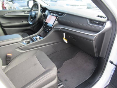 2027 Jeep Grand Cherokee GRAND CHEROKEE LAREDO X 4X2
