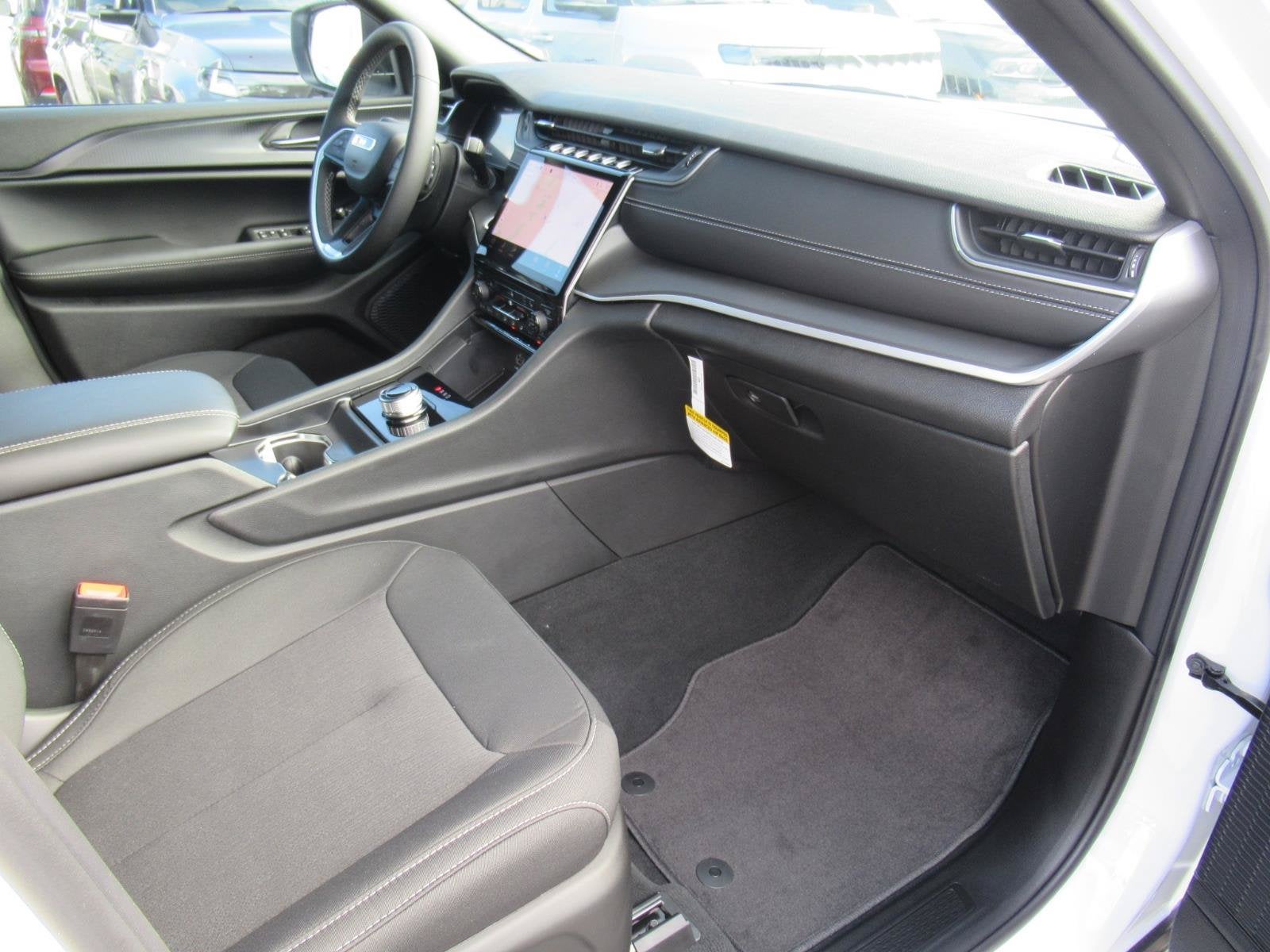 2027 Jeep Grand Cherokee GRAND CHEROKEE LAREDO X 4X2