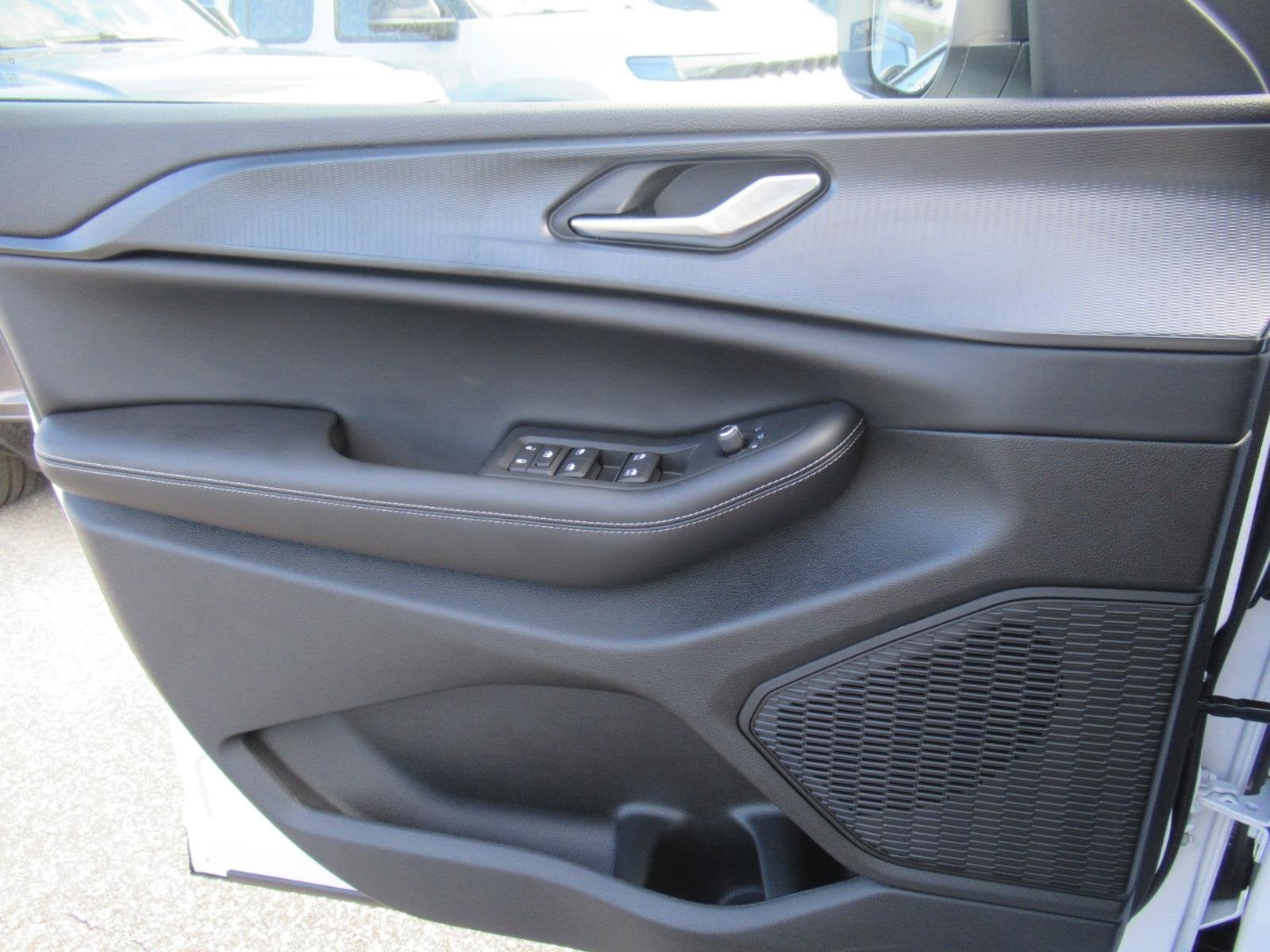 2027 Jeep Grand Cherokee GRAND CHEROKEE LAREDO X 4X2