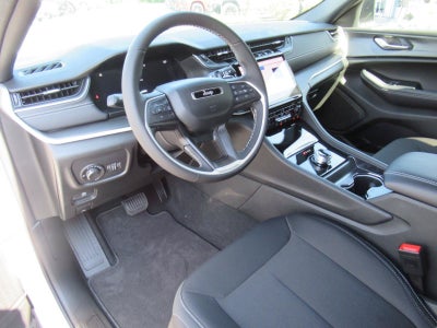 2027 Jeep Grand Cherokee GRAND CHEROKEE LAREDO X 4X2