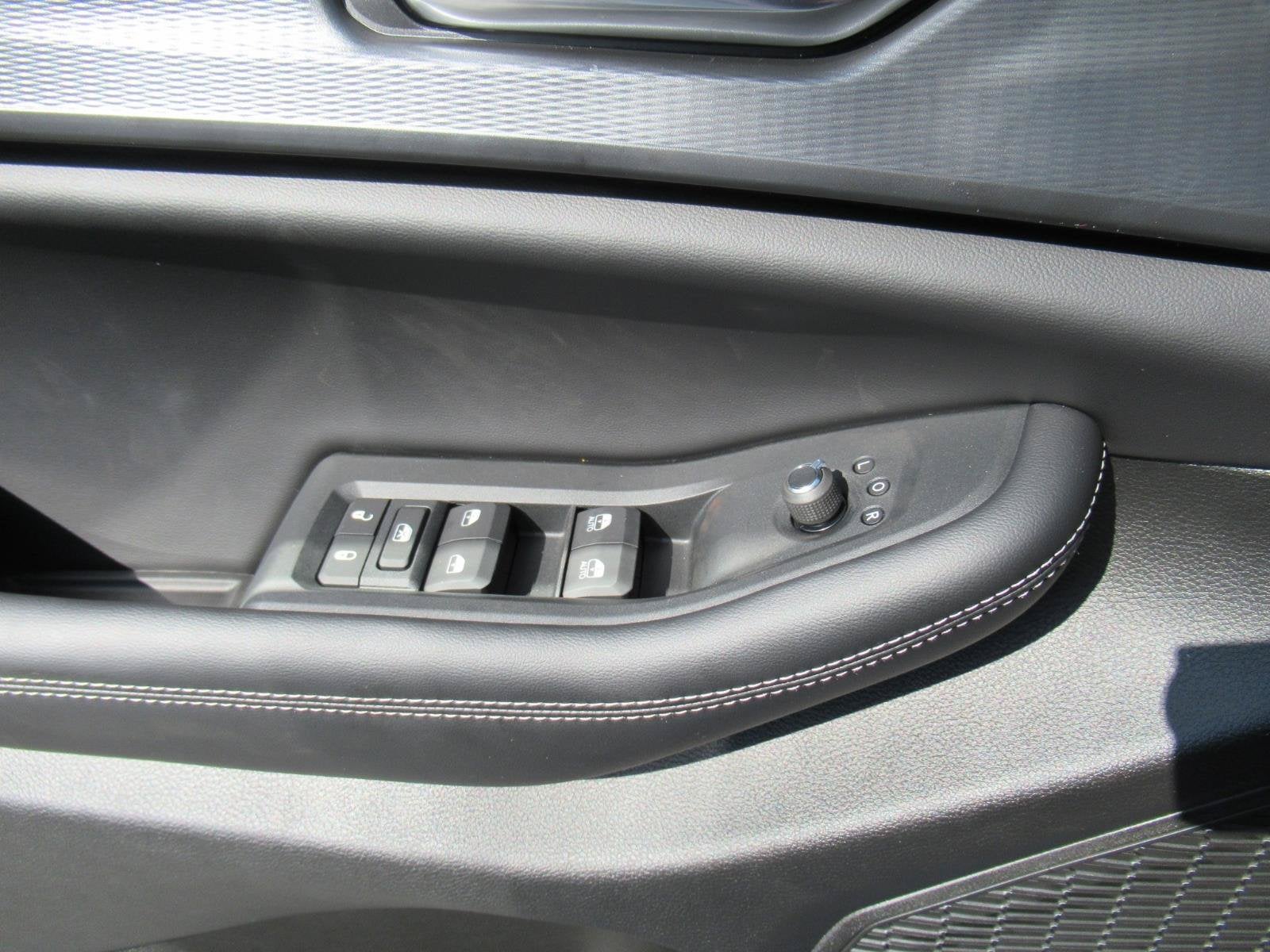 2027 Jeep Grand Cherokee GRAND CHEROKEE LAREDO X 4X2