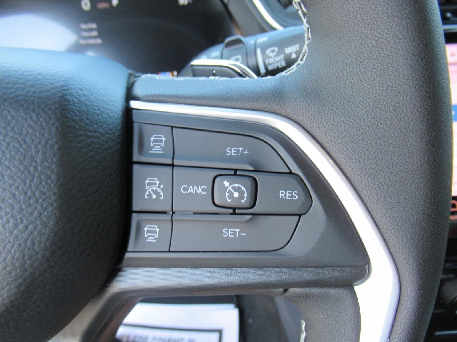2027 Jeep Grand Cherokee GRAND CHEROKEE LAREDO X 4X2