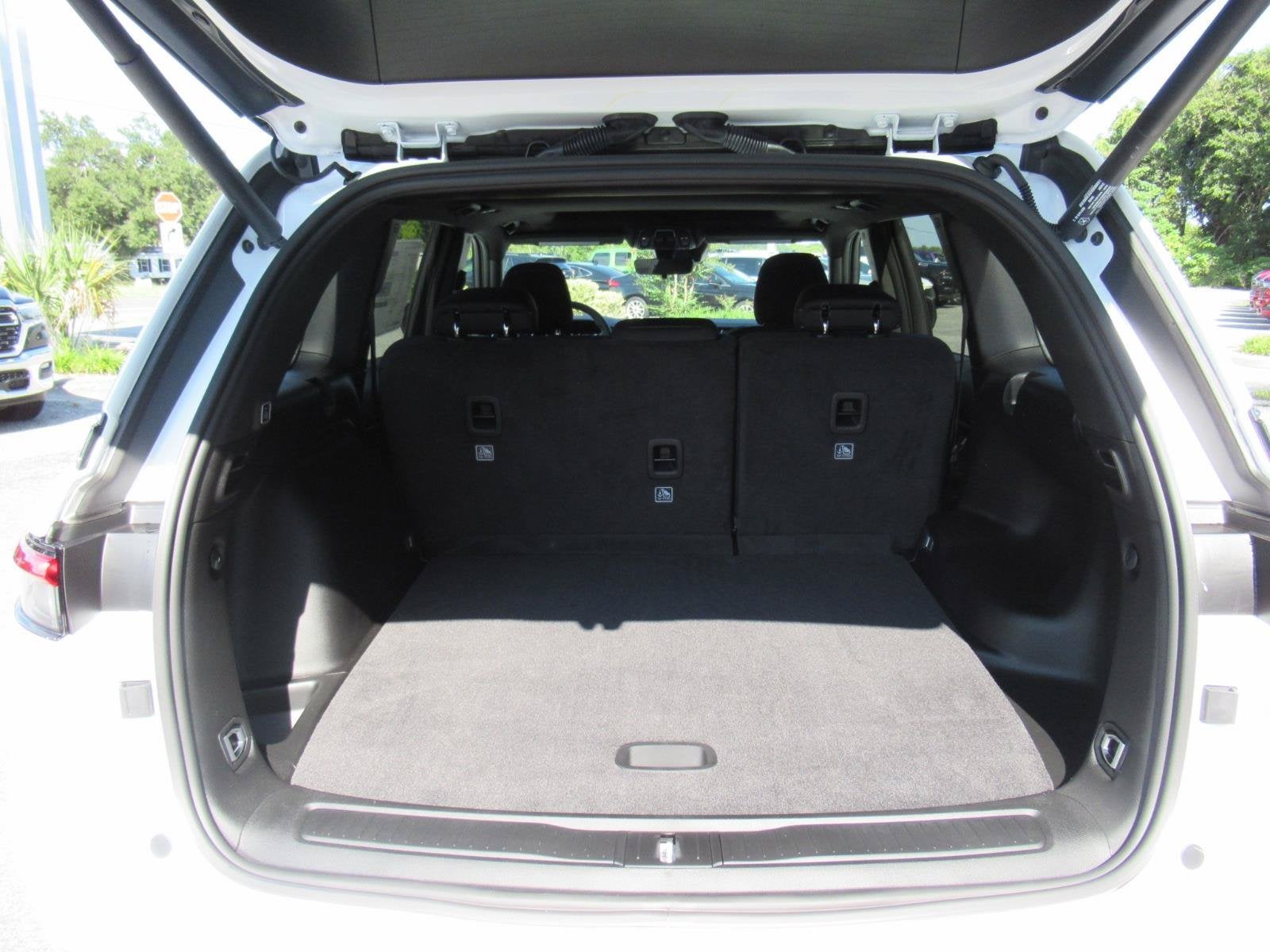 2027 Jeep Grand Cherokee GRAND CHEROKEE LAREDO X 4X2