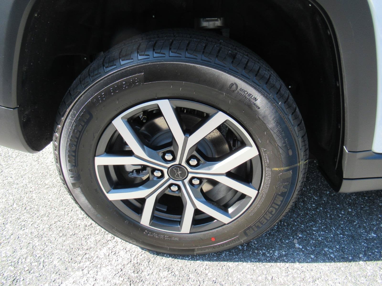2027 Jeep Grand Cherokee GRAND CHEROKEE LAREDO X 4X2