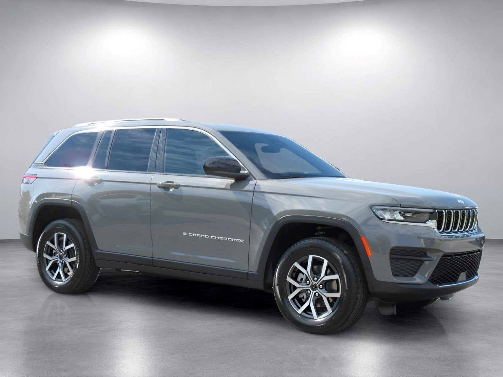 2027 Jeep Grand Cherokee GRAND CHEROKEE LAREDO X 4X2
