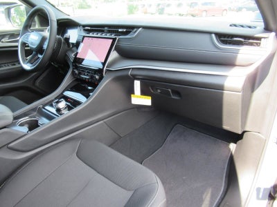 2027 Jeep Grand Cherokee GRAND CHEROKEE LAREDO X 4X2