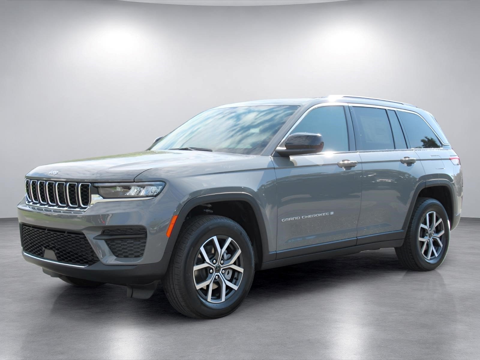 2027 Jeep Grand Cherokee GRAND CHEROKEE LAREDO X 4X2
