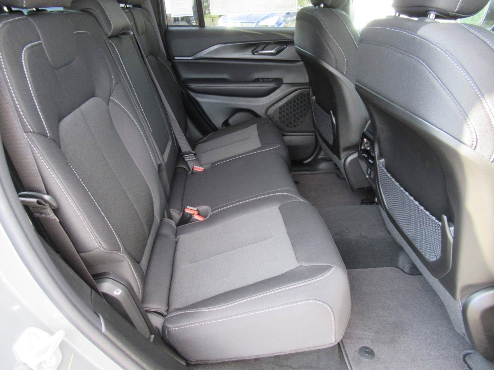 2027 Jeep Grand Cherokee GRAND CHEROKEE LAREDO X 4X2
