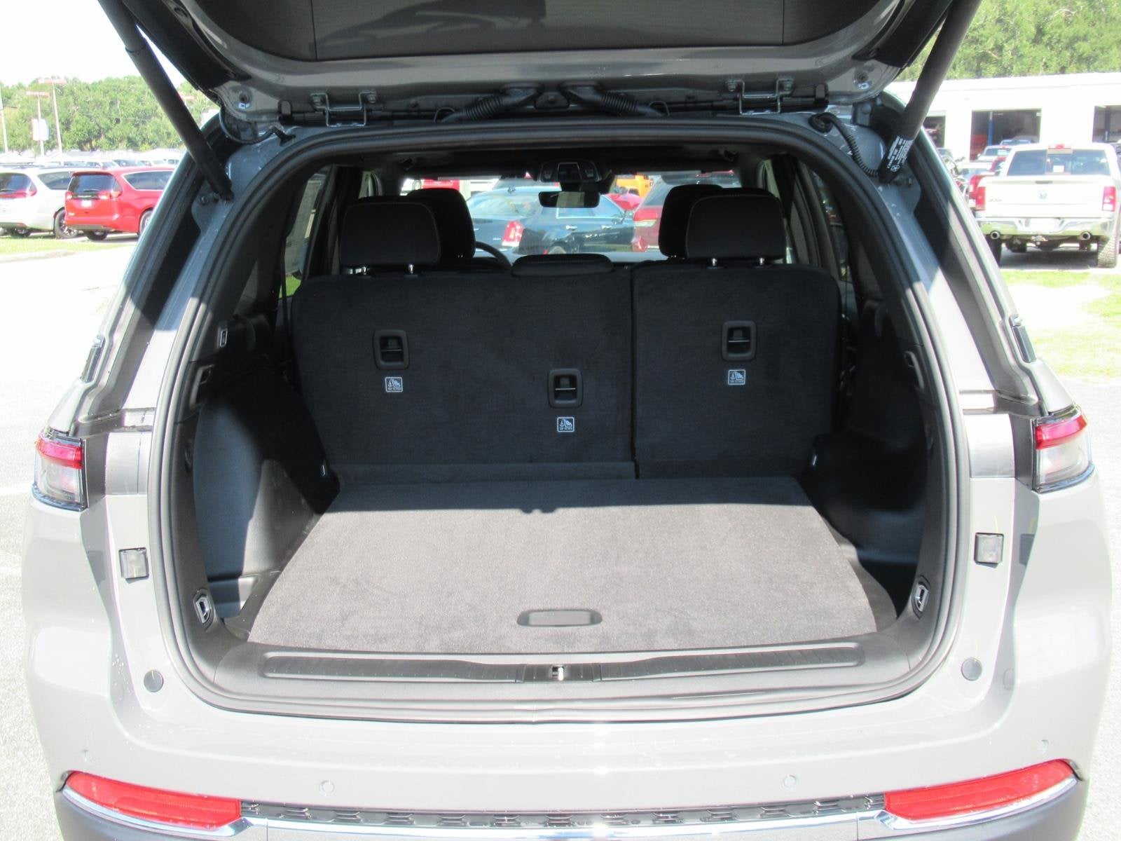 2027 Jeep Grand Cherokee GRAND CHEROKEE LAREDO X 4X2