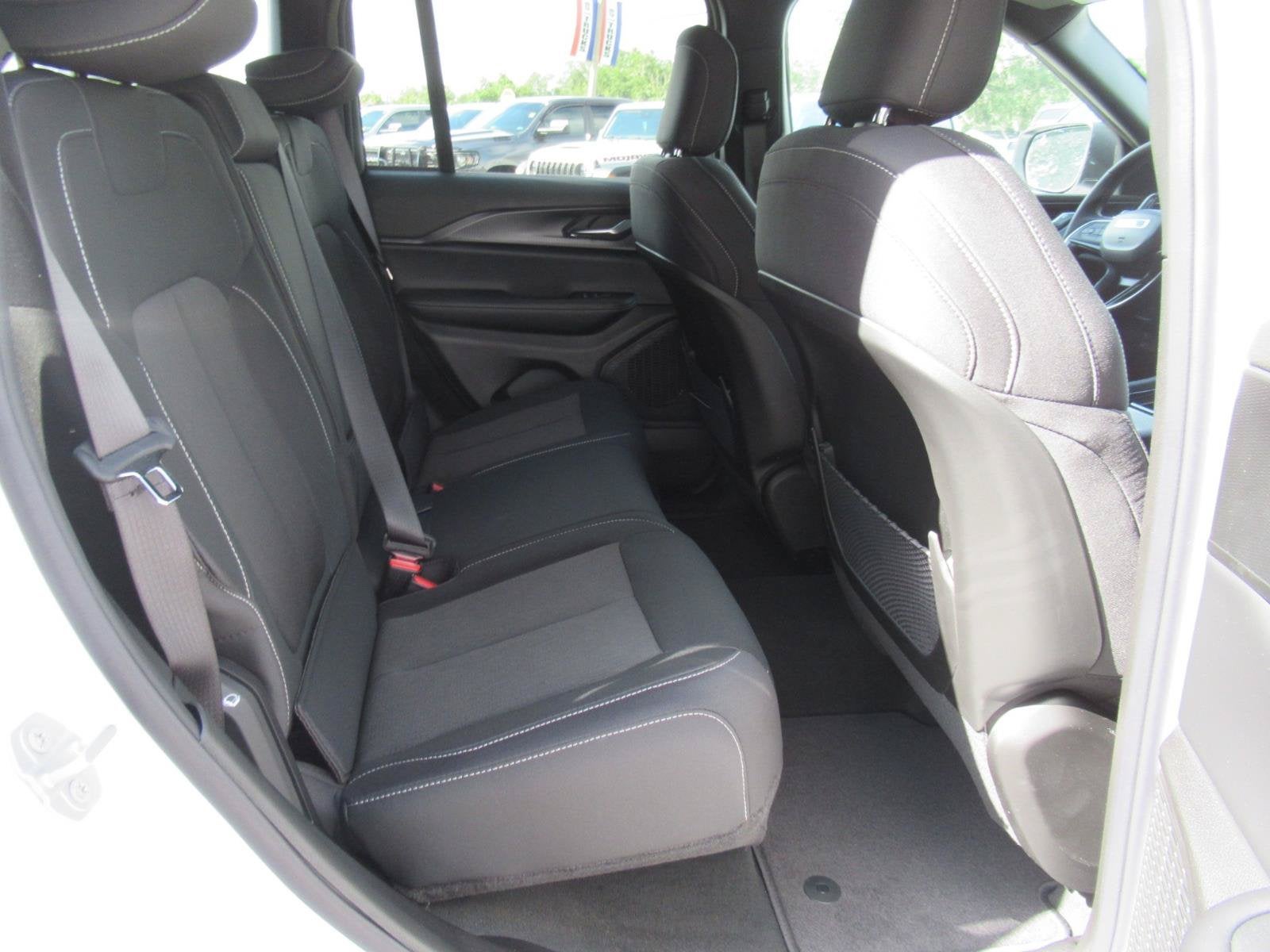 2026 Jeep Grand Cherokee GRAND CHEROKEE LAREDO X 4X2