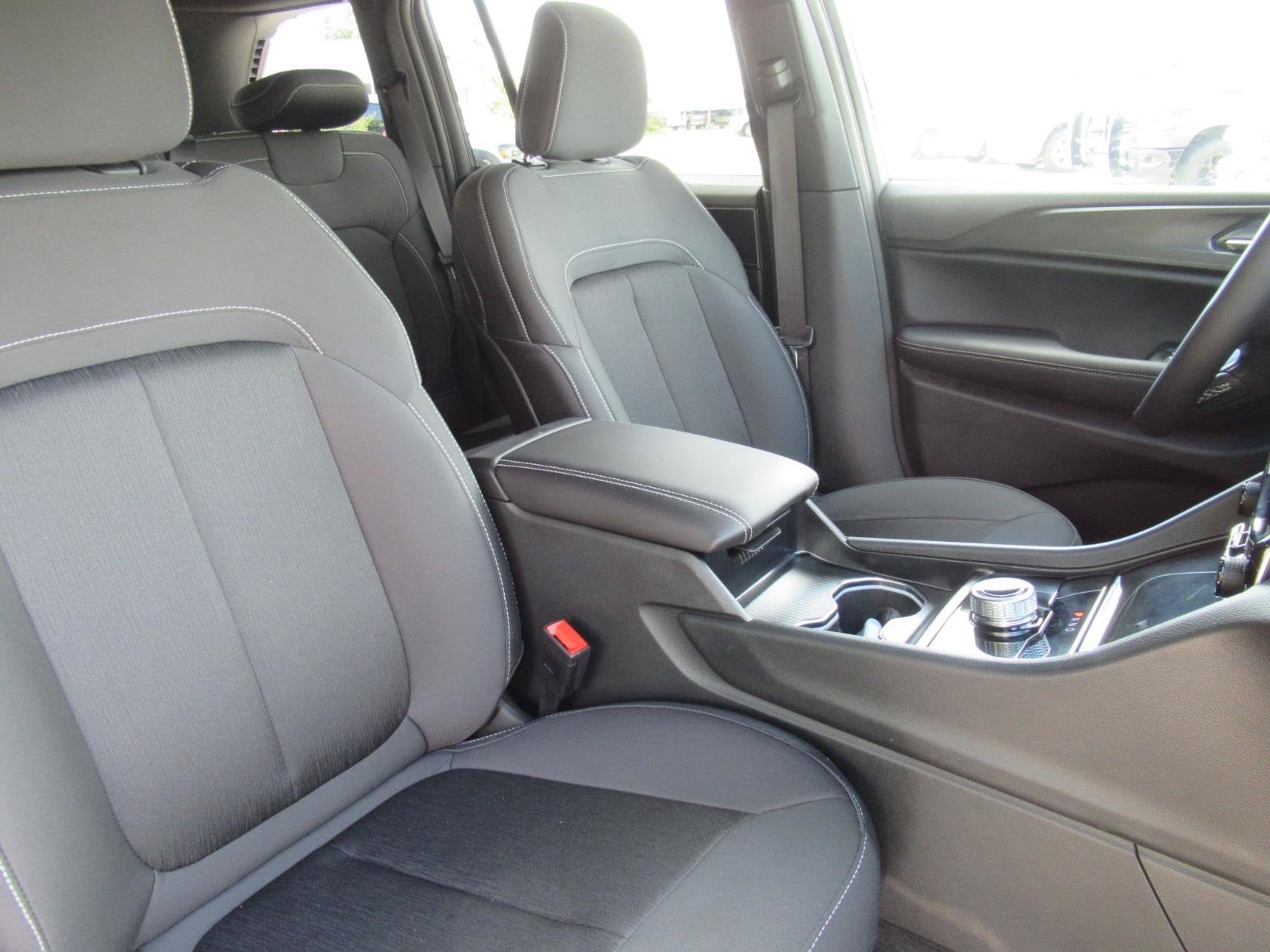 2026 Jeep Grand Cherokee GRAND CHEROKEE LAREDO X 4X2