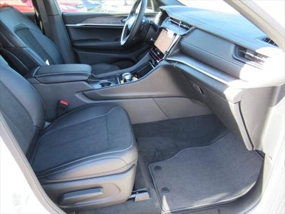 2027 Jeep Grand Cherokee GRAND CHEROKEE LAREDO ALTITUDE 4X2