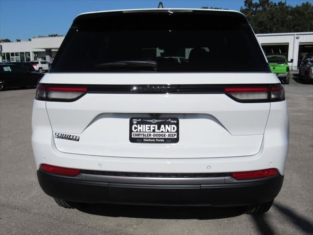 2027 Jeep Grand Cherokee GRAND CHEROKEE LAREDO ALTITUDE 4X2