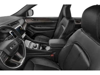 2027 Jeep Grand Cherokee GRAND CHEROKEE LAREDO ALTITUDE 4X2