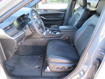 2027 Jeep Grand Cherokee GRAND CHEROKEE LAREDO ALTITUDE 4X2