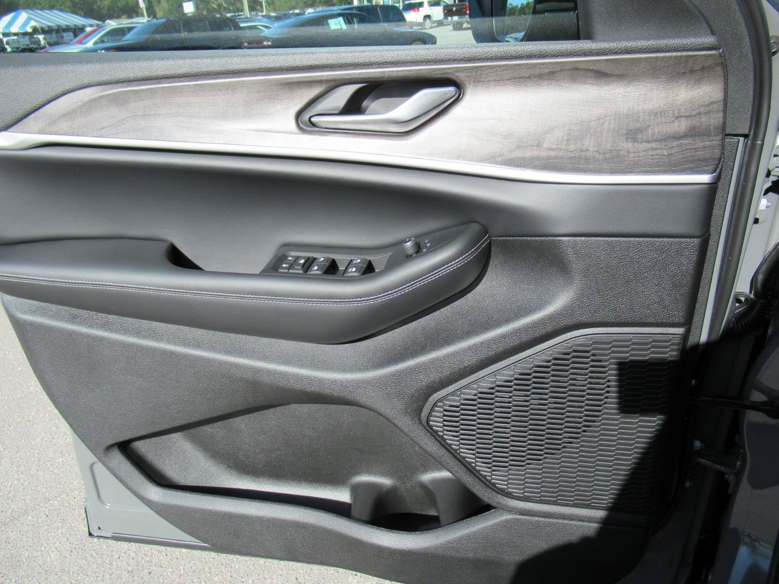 2027 Jeep Grand Cherokee GRAND CHEROKEE LAREDO ALTITUDE 4X2