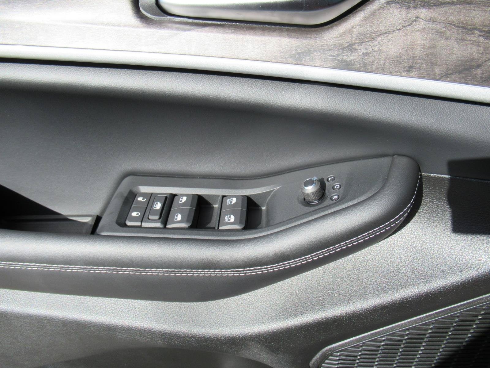 2027 Jeep Grand Cherokee GRAND CHEROKEE LAREDO ALTITUDE 4X2