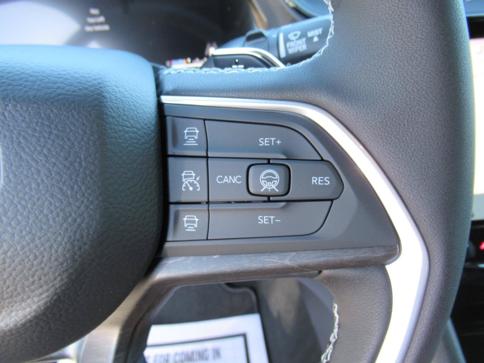 2027 Jeep Grand Cherokee GRAND CHEROKEE LAREDO ALTITUDE 4X2