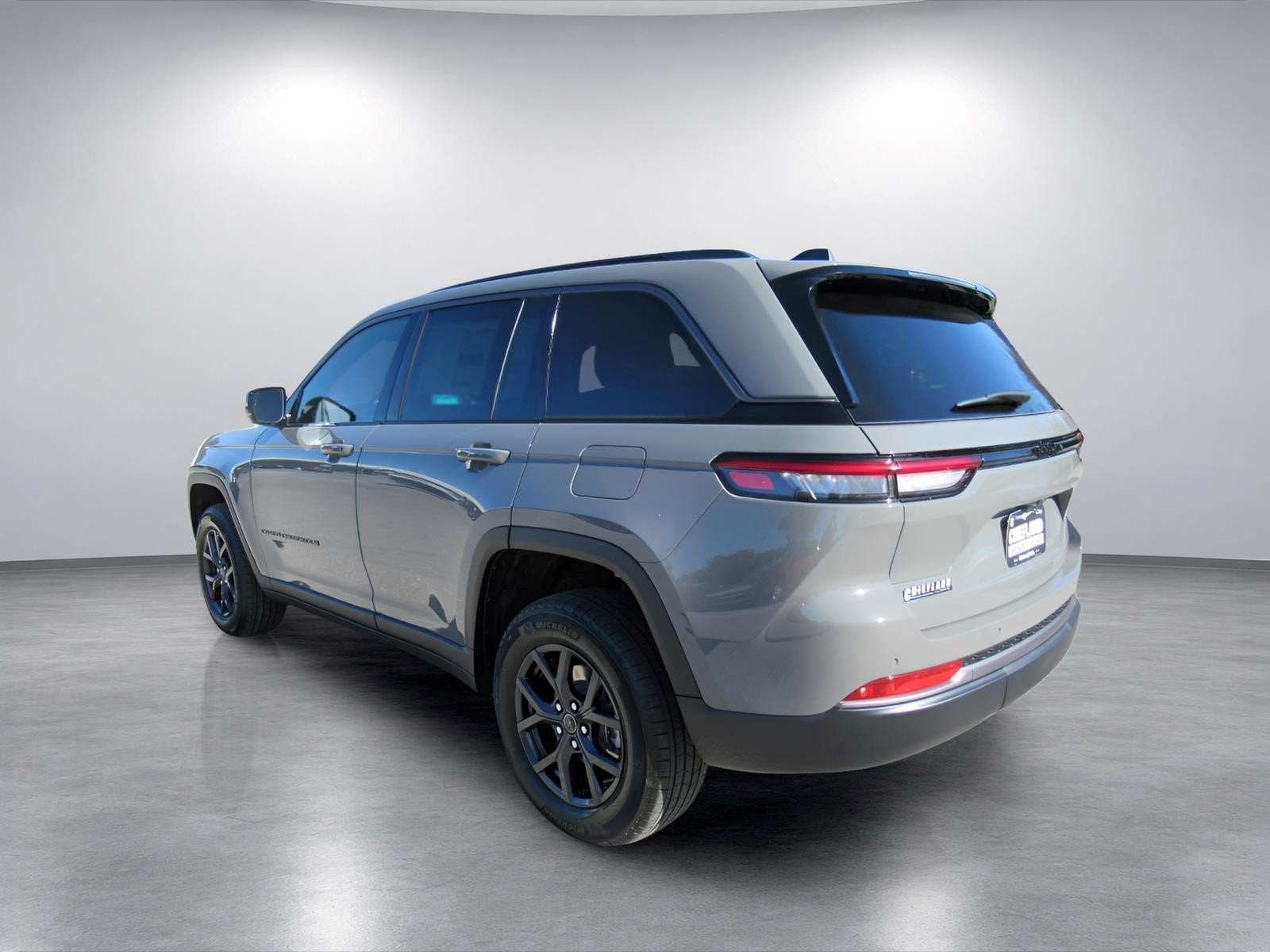 2027 Jeep Grand Cherokee GRAND CHEROKEE LAREDO ALTITUDE 4X2