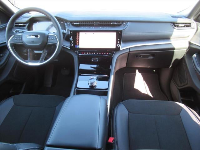 2027 Jeep Grand Cherokee GRAND CHEROKEE LAREDO ALTITUDE 4X2