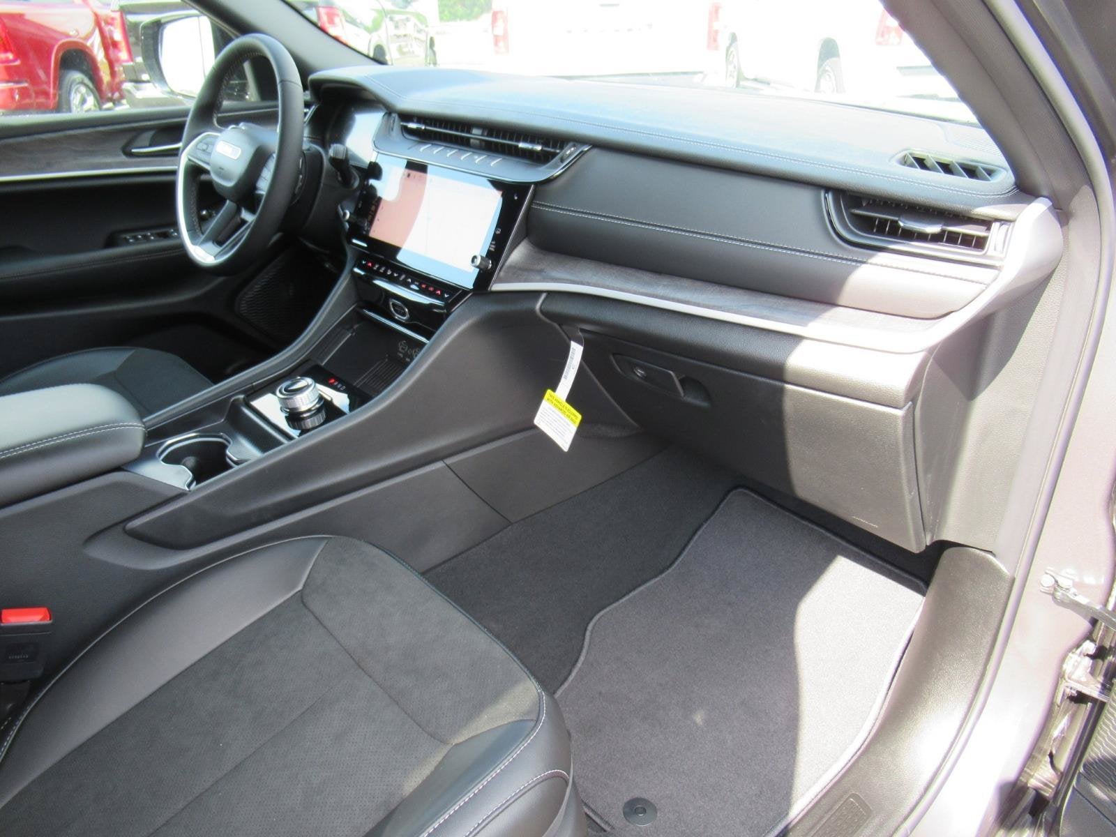 2026 Jeep Grand Cherokee GRAND CHEROKEE LAREDO ALTITUDE 4X2