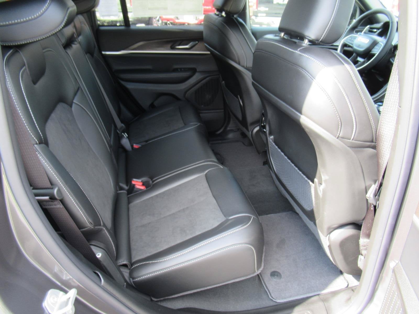 2026 Jeep Grand Cherokee GRAND CHEROKEE LAREDO ALTITUDE 4X2