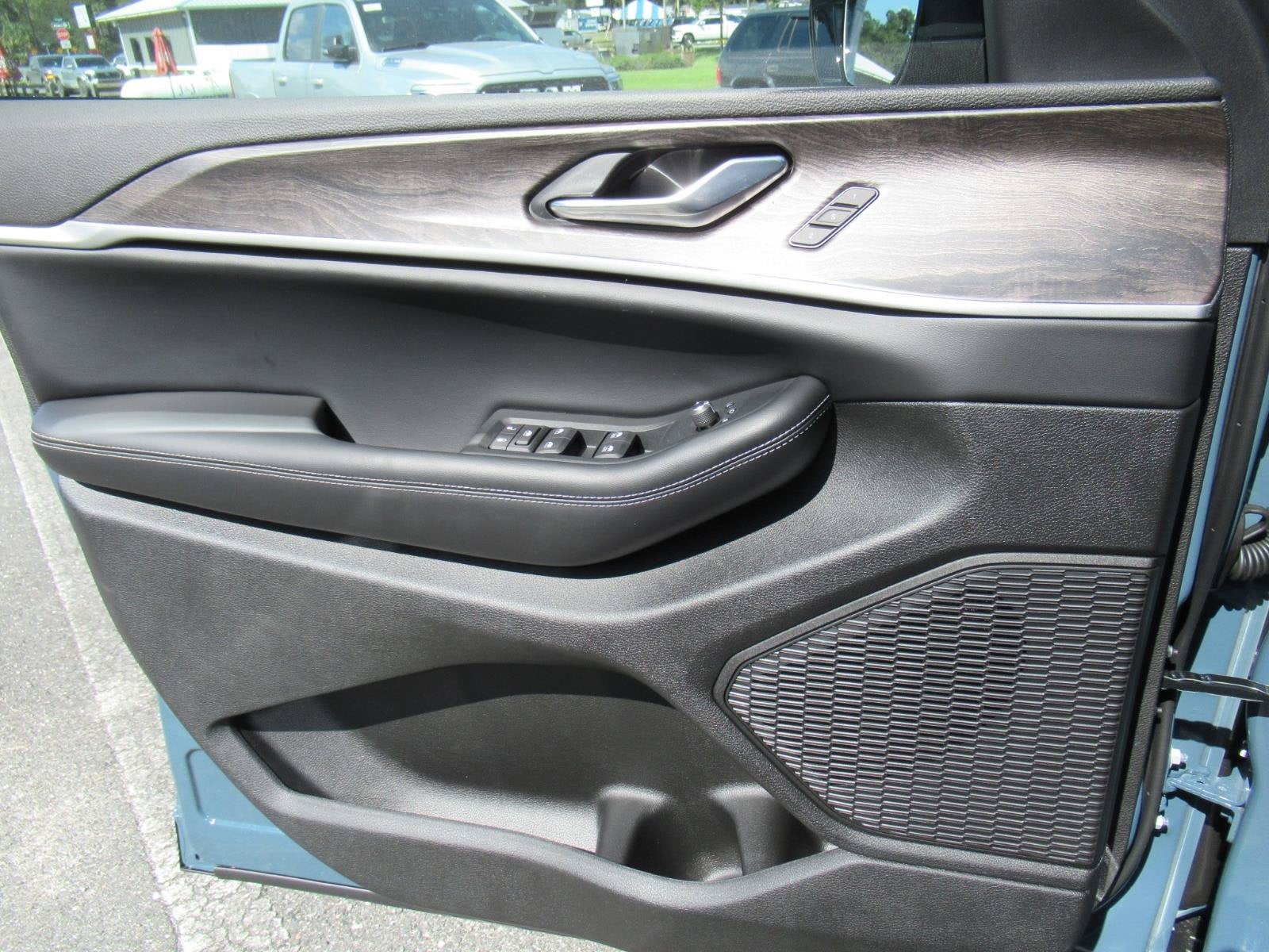 2027 Jeep Grand Cherokee GRAND CHEROKEE LIMITED 4X2