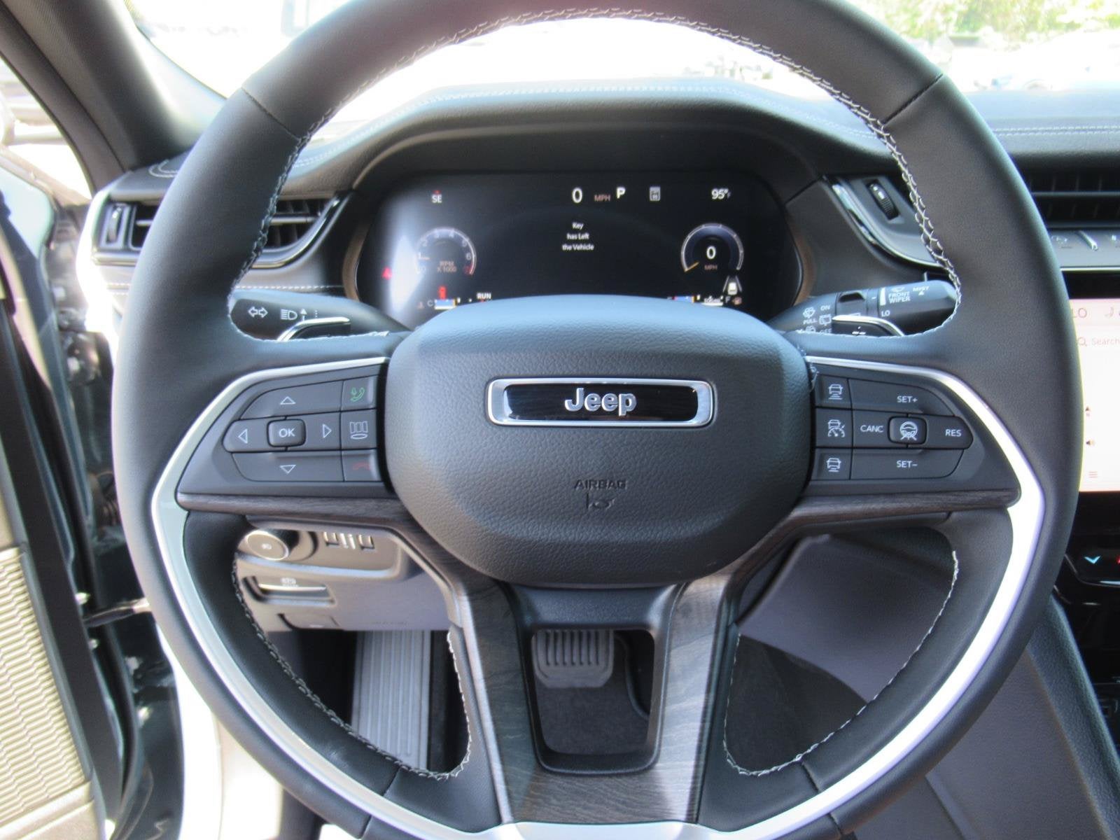 2027 Jeep Grand Cherokee GRAND CHEROKEE LIMITED 4X2