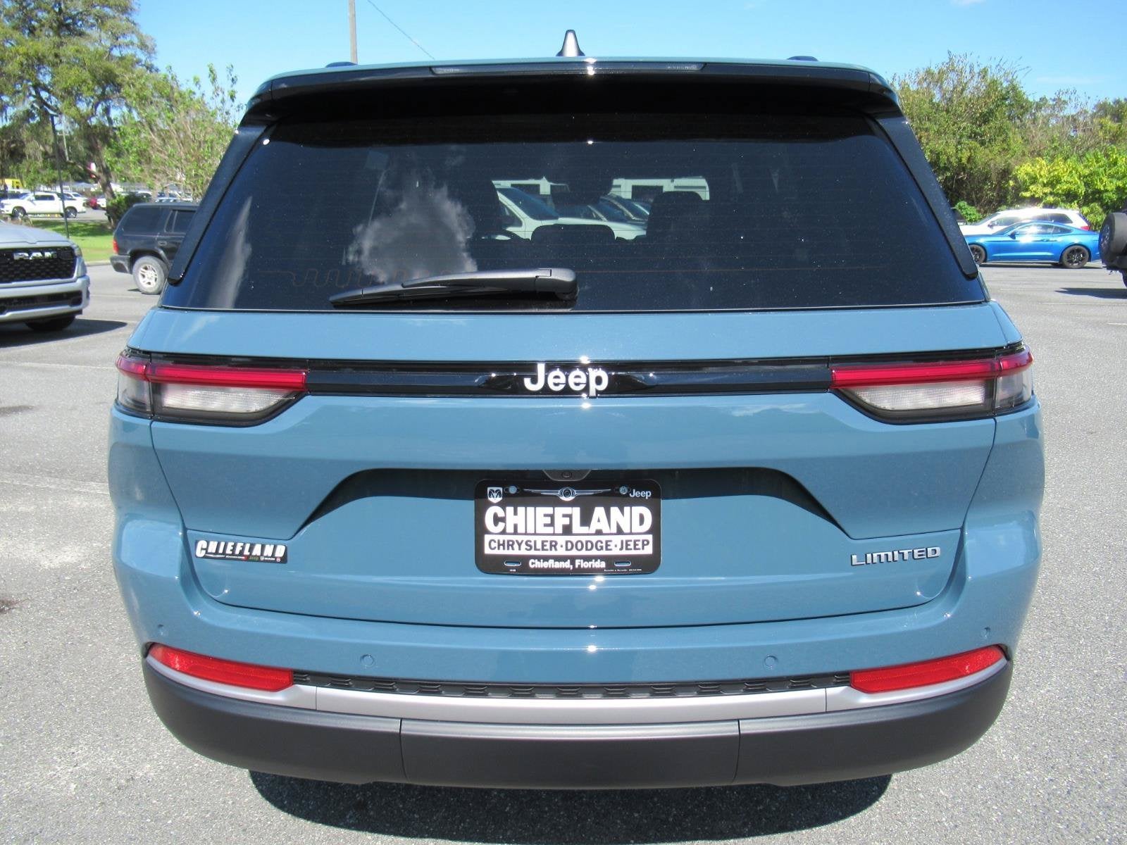 2027 Jeep Grand Cherokee GRAND CHEROKEE LIMITED 4X2