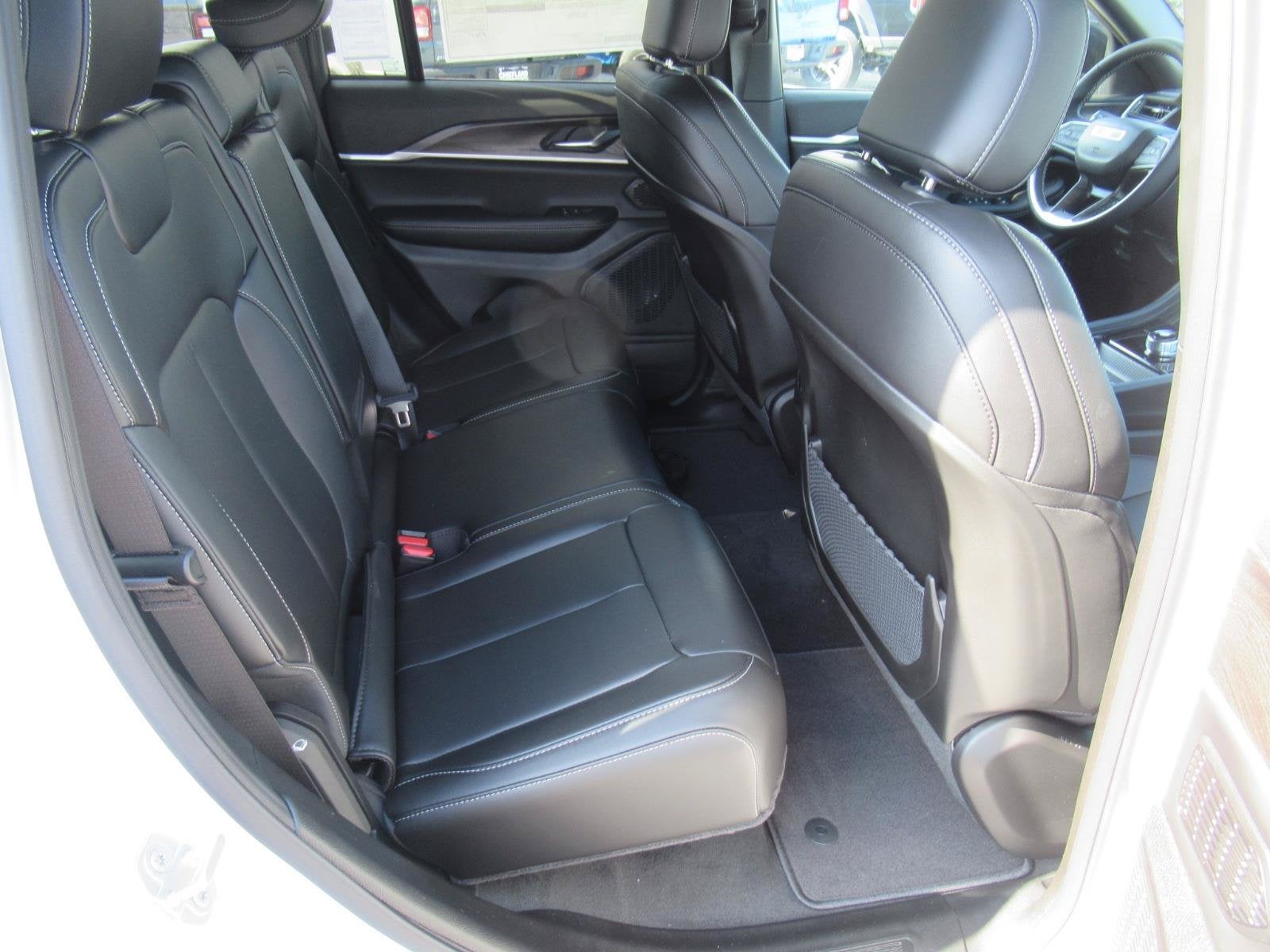 2027 Jeep Grand Cherokee GRAND CHEROKEE LIMITED 4X2