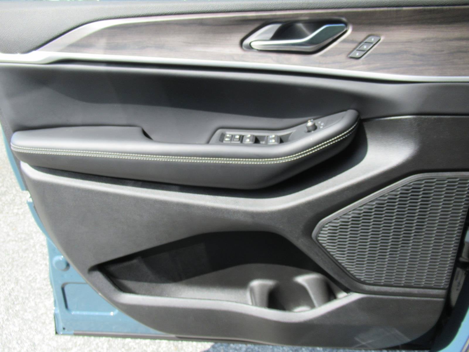 2027 Jeep Grand Cherokee GRAND CHEROKEE LIMITED 4X2