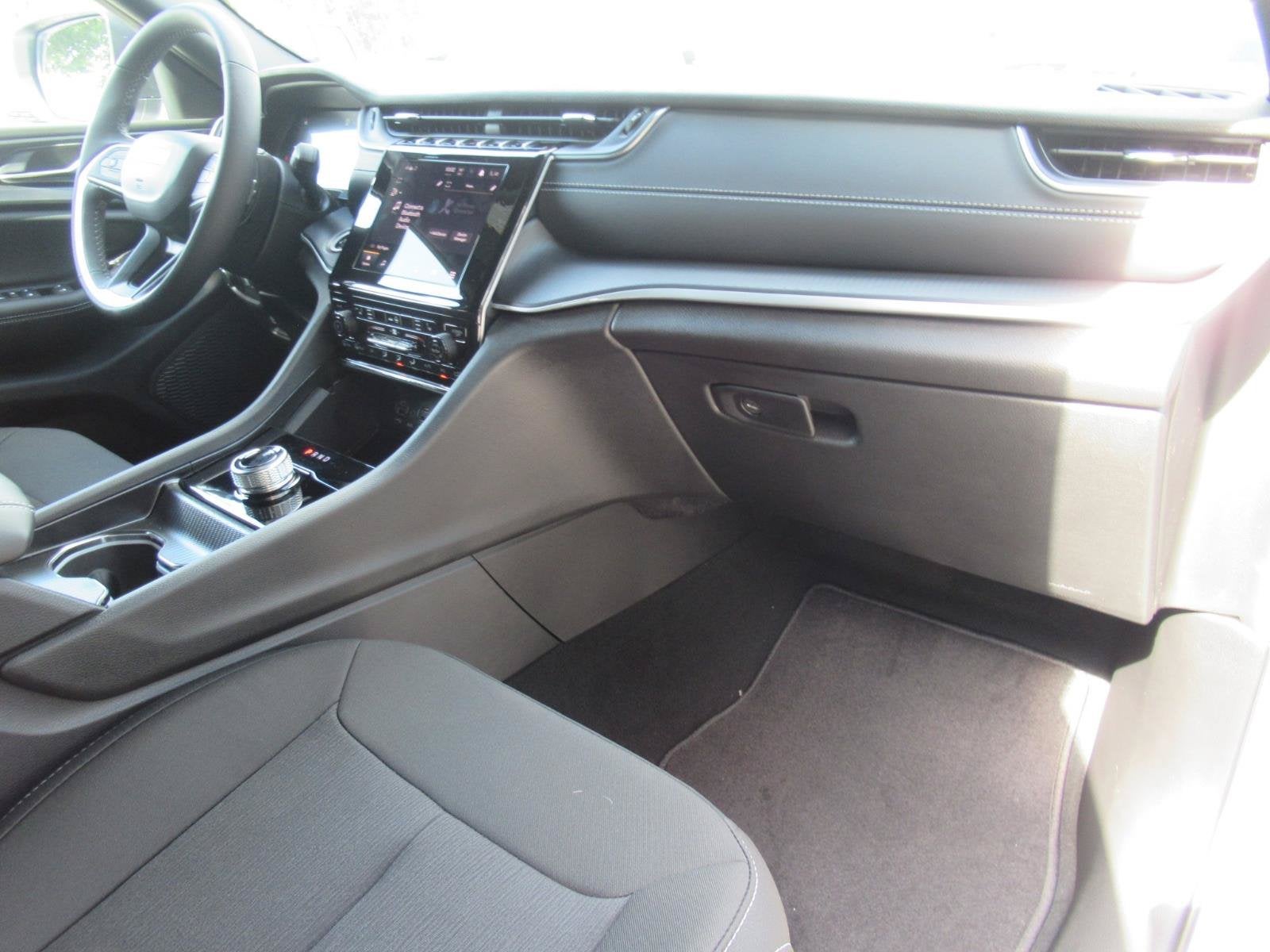 2026 Jeep Grand Cherokee GRAND CHEROKEE L LAREDO X 4X2