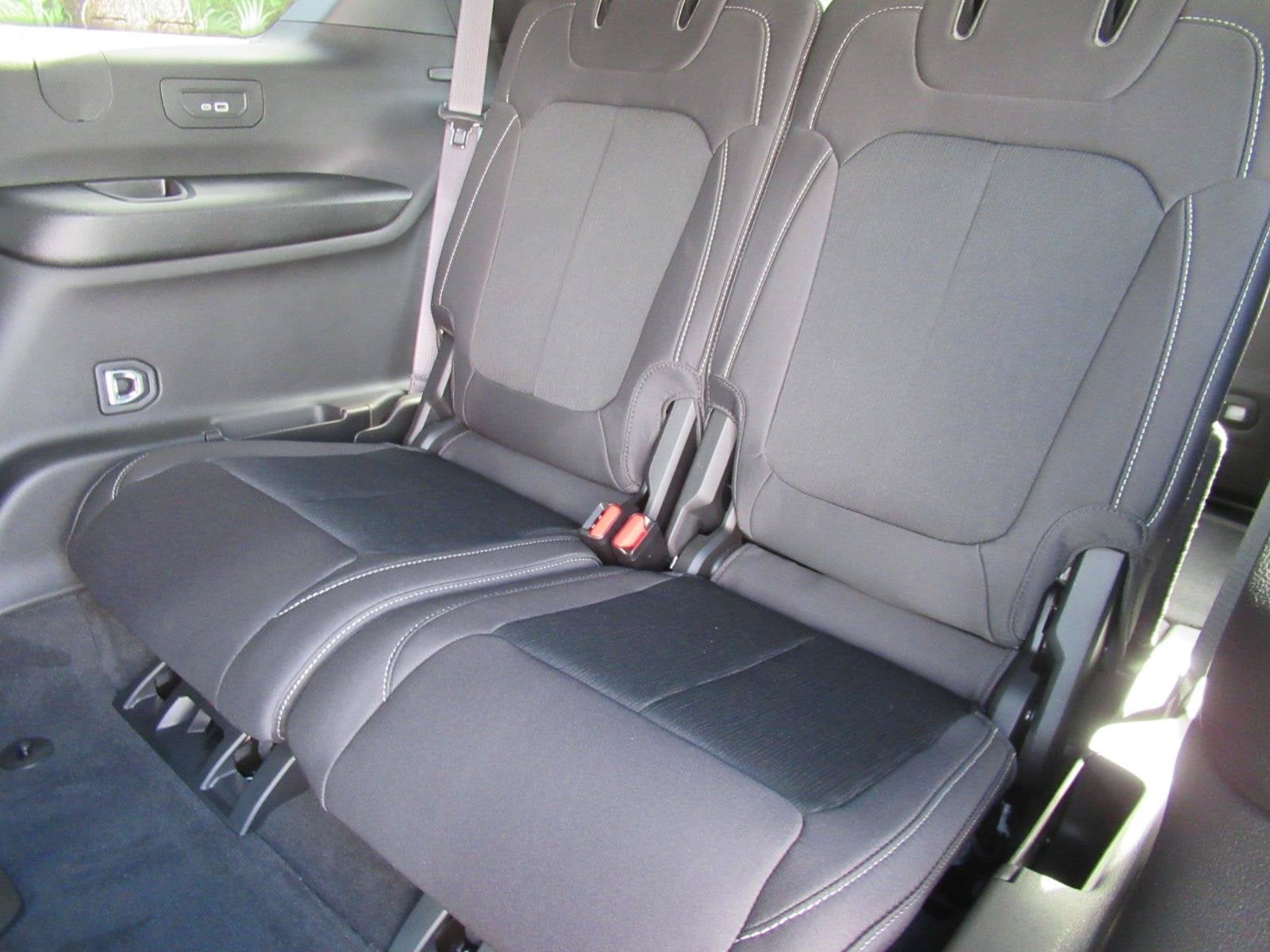 2026 Jeep Grand Cherokee GRAND CHEROKEE L LAREDO X 4X2