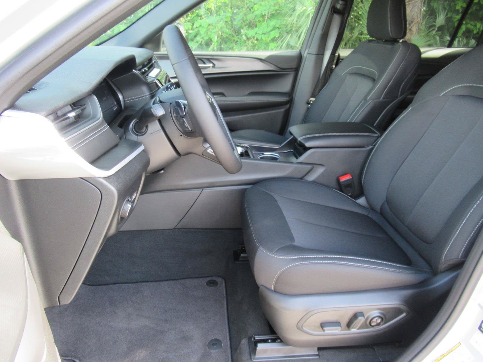 2026 Jeep Grand Cherokee GRAND CHEROKEE L LAREDO X 4X2