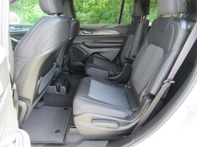 2026 Jeep Grand Cherokee GRAND CHEROKEE L LAREDO X 4X2