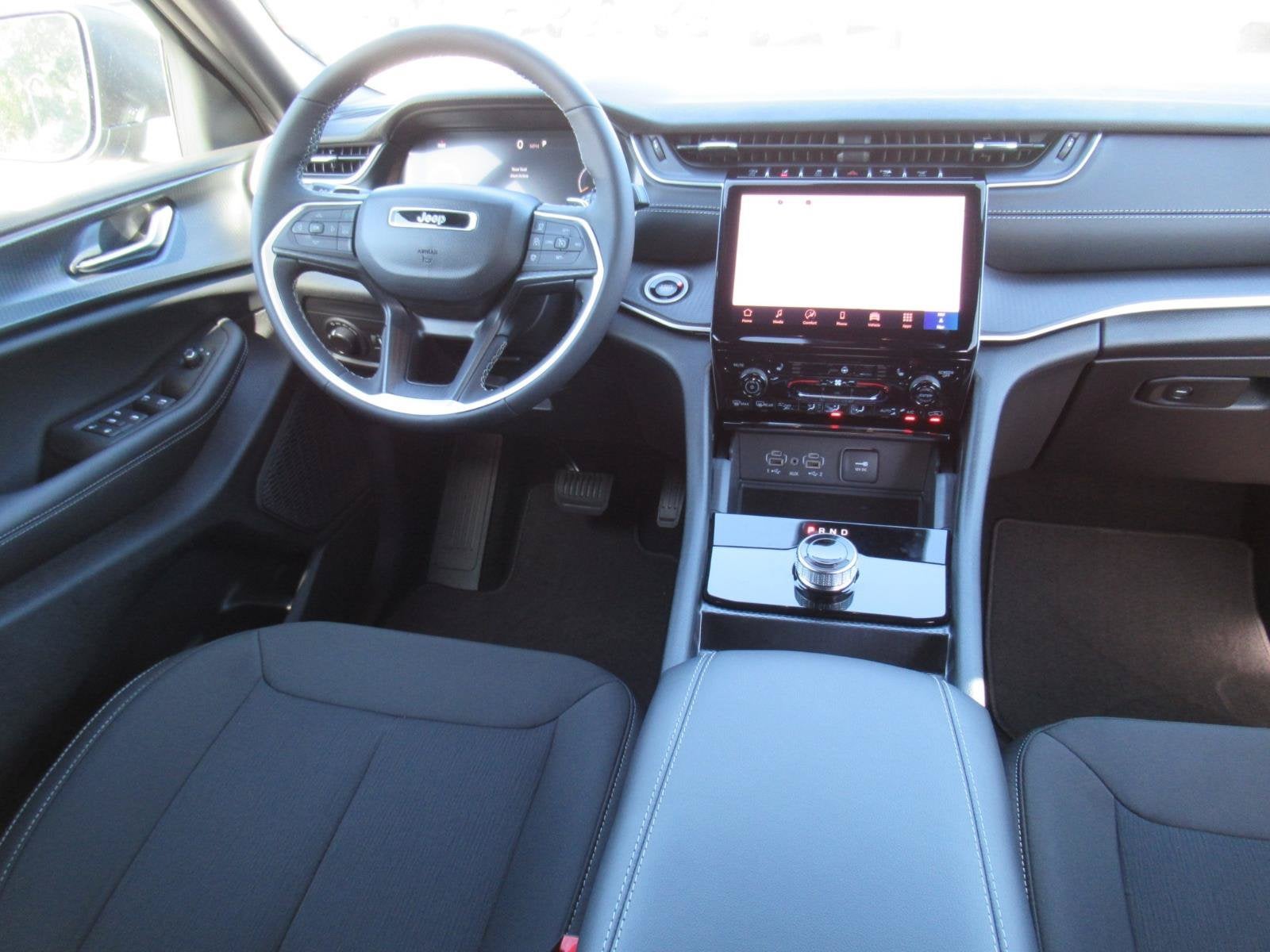 2027 Jeep Grand Cherokee GRAND CHEROKEE L LAREDO X 4X2