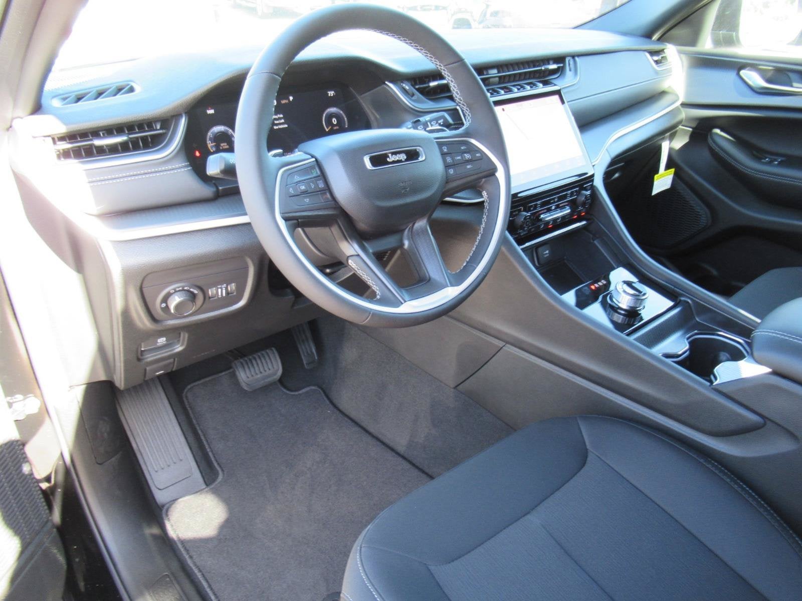2027 Jeep Grand Cherokee GRAND CHEROKEE L LAREDO X 4X2