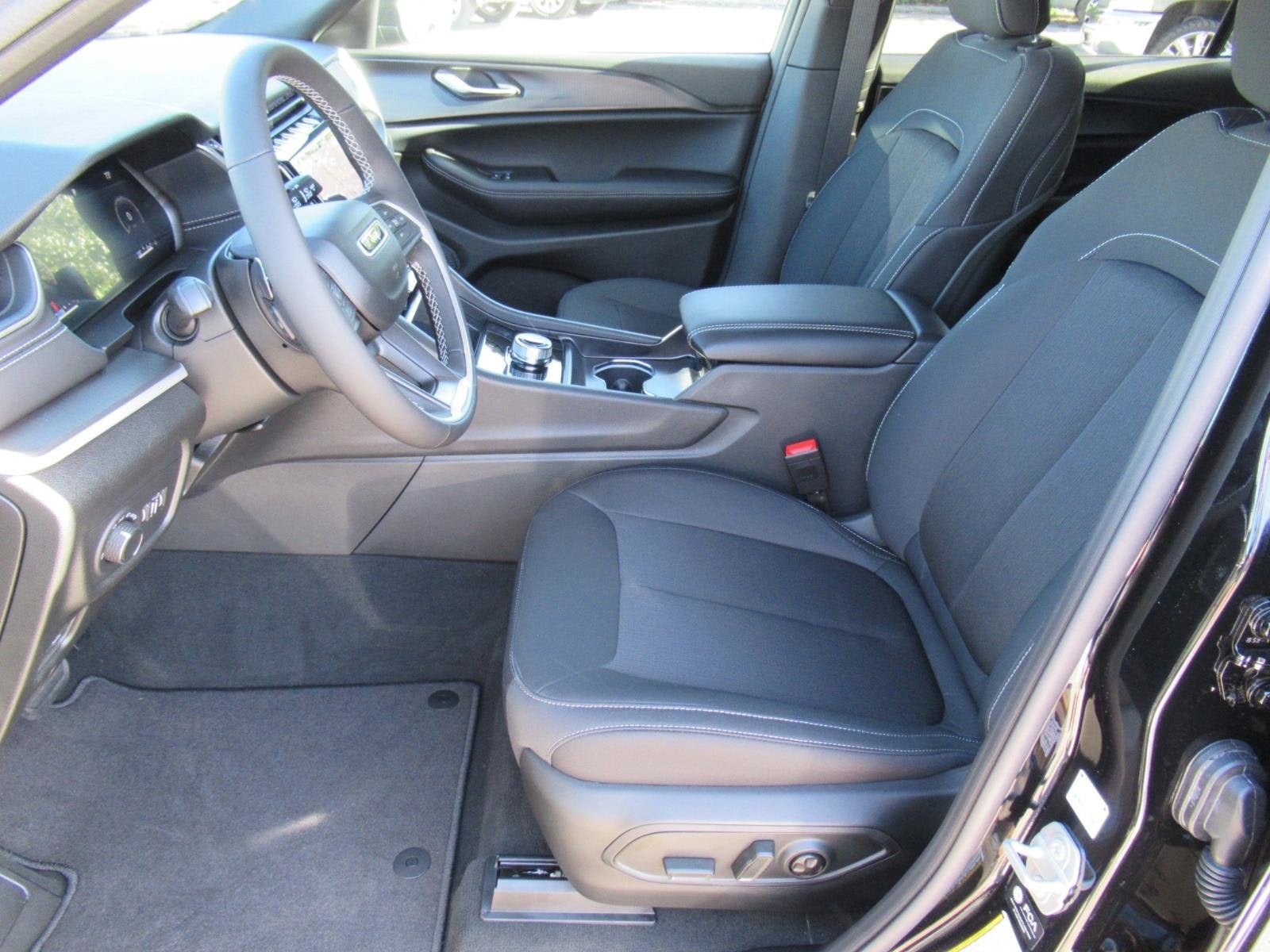2027 Jeep Grand Cherokee GRAND CHEROKEE L LAREDO X 4X2