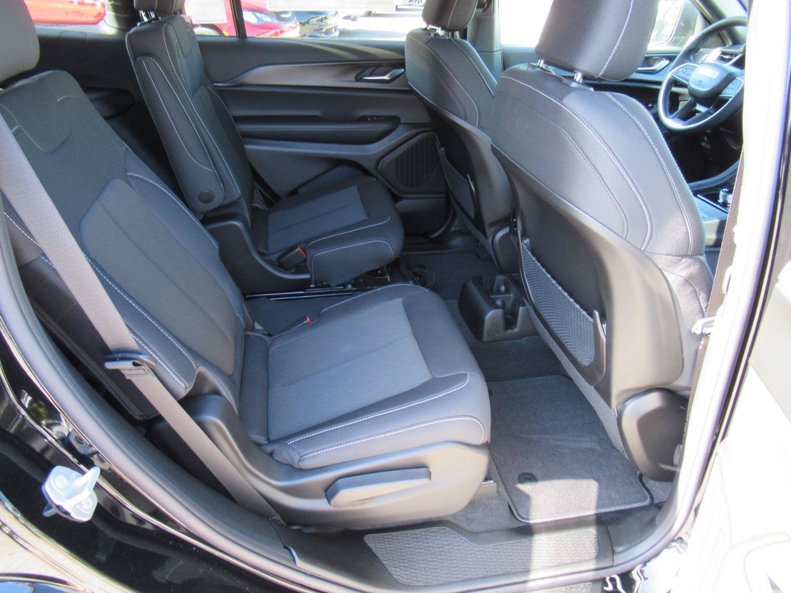 2027 Jeep Grand Cherokee GRAND CHEROKEE L LAREDO X 4X2