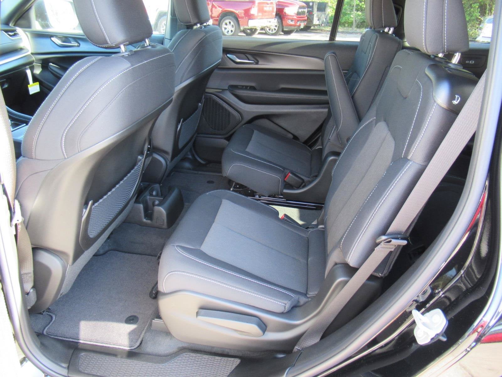 2027 Jeep Grand Cherokee GRAND CHEROKEE L LAREDO X 4X2