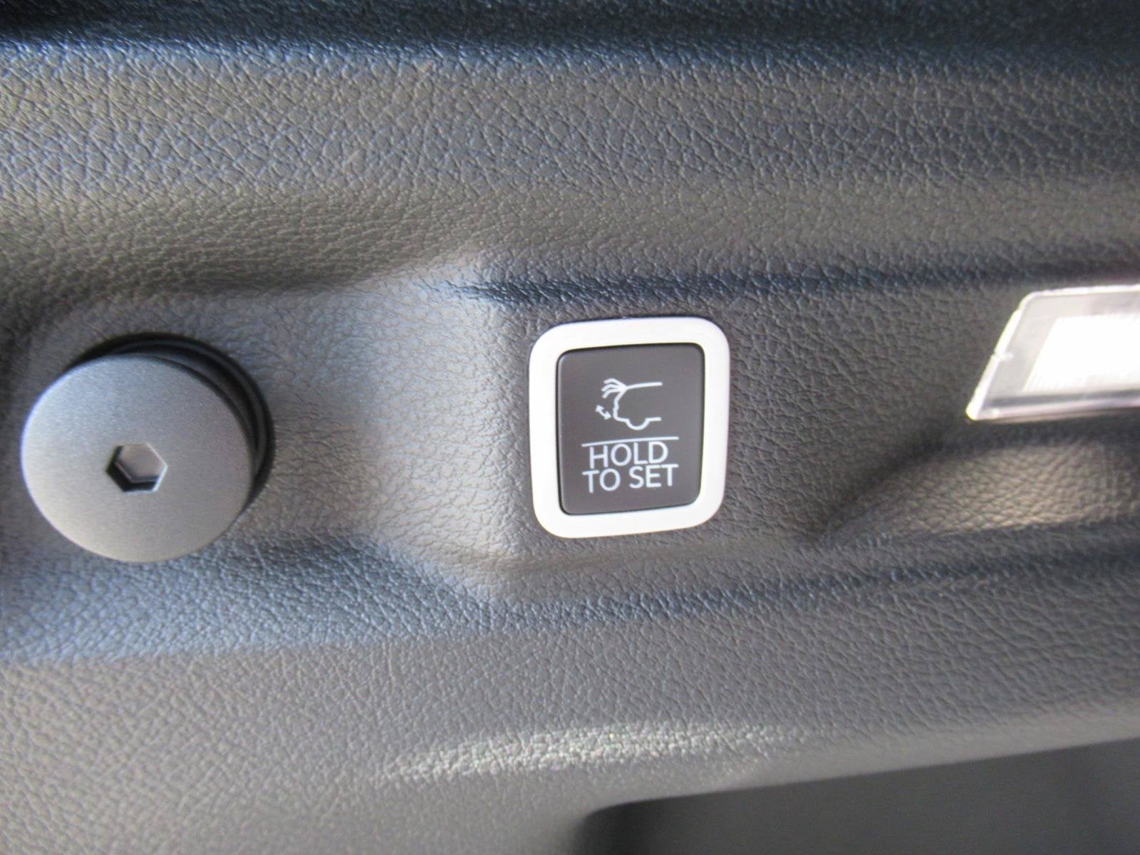 2027 Jeep Grand Cherokee GRAND CHEROKEE L LAREDO X 4X2