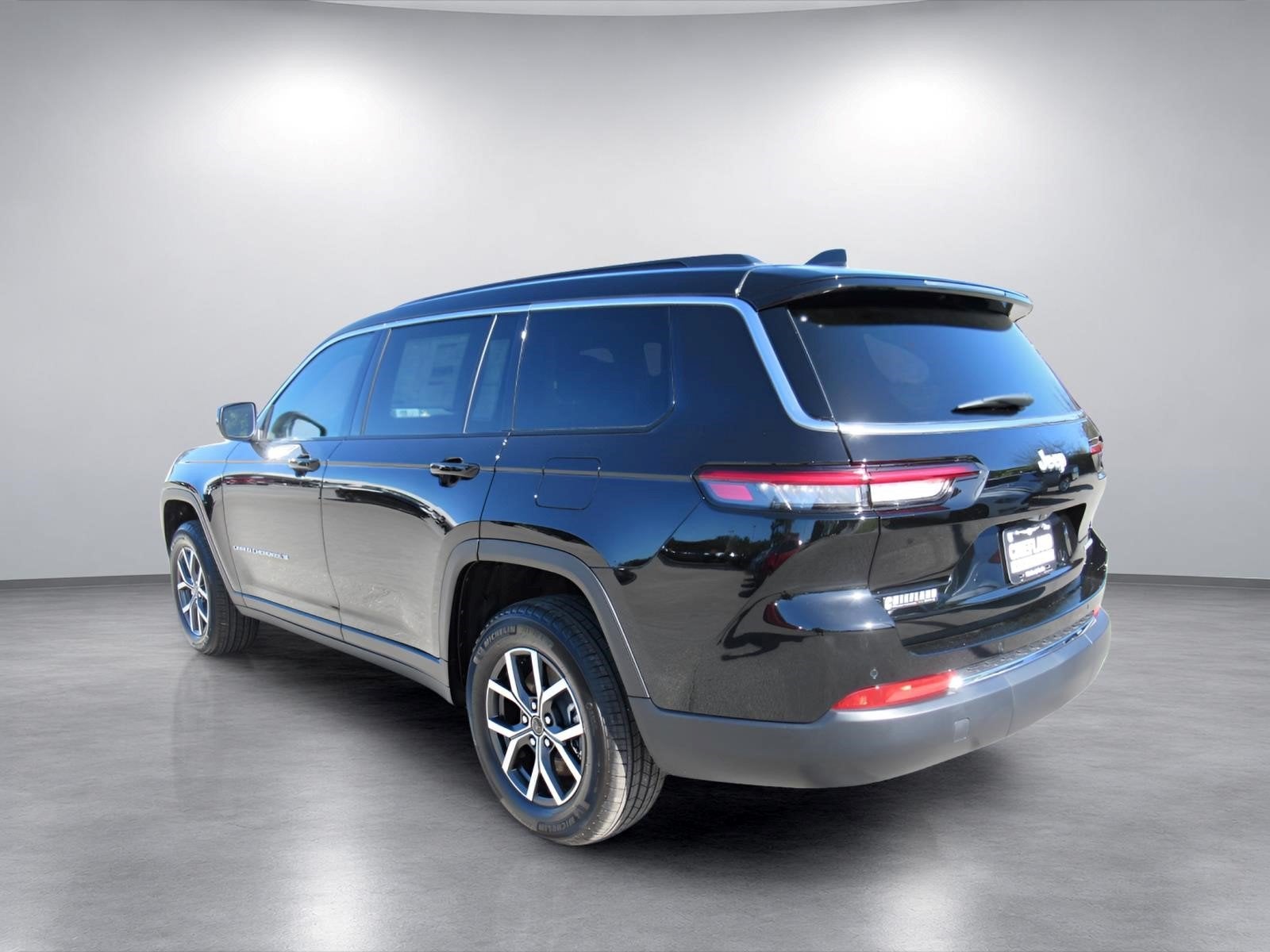 2027 Jeep Grand Cherokee GRAND CHEROKEE L LAREDO X 4X2