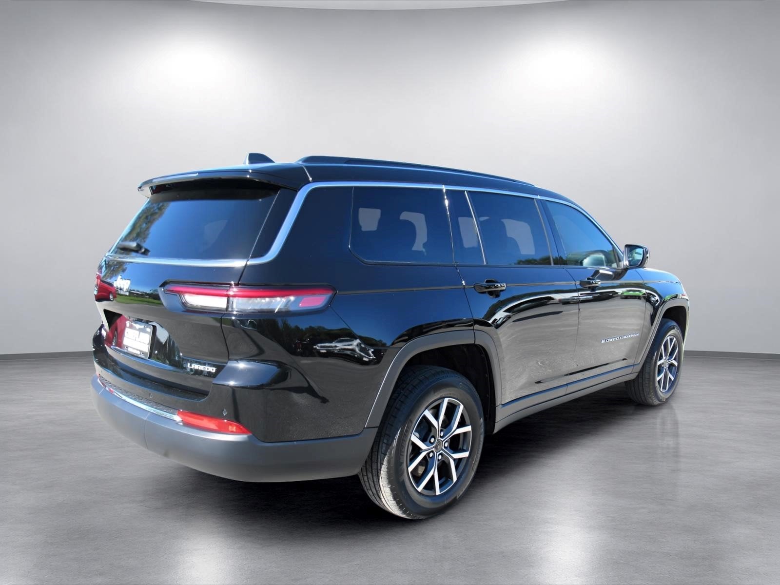 2027 Jeep Grand Cherokee GRAND CHEROKEE L LAREDO X 4X2