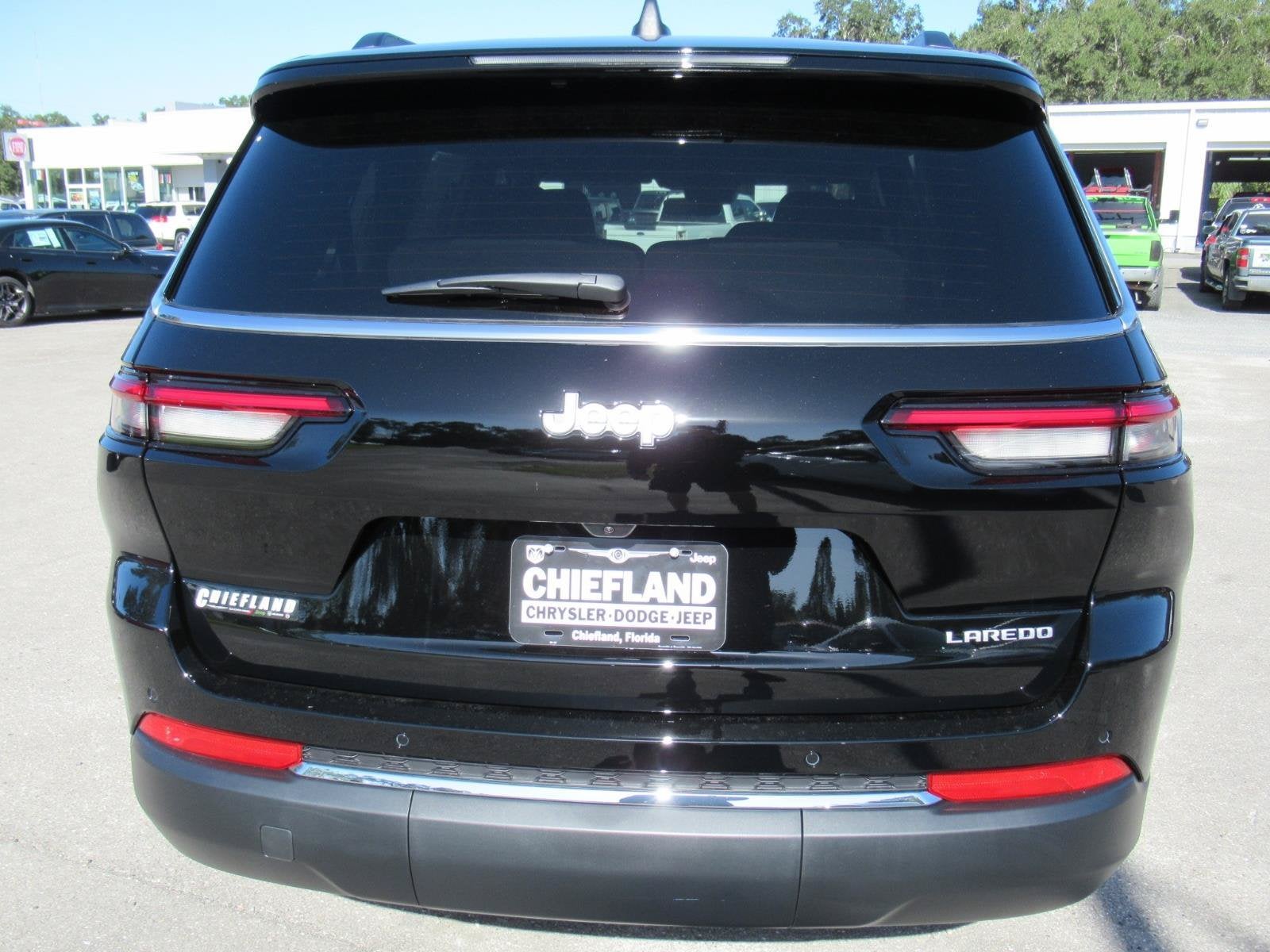 2027 Jeep Grand Cherokee GRAND CHEROKEE L LAREDO X 4X2