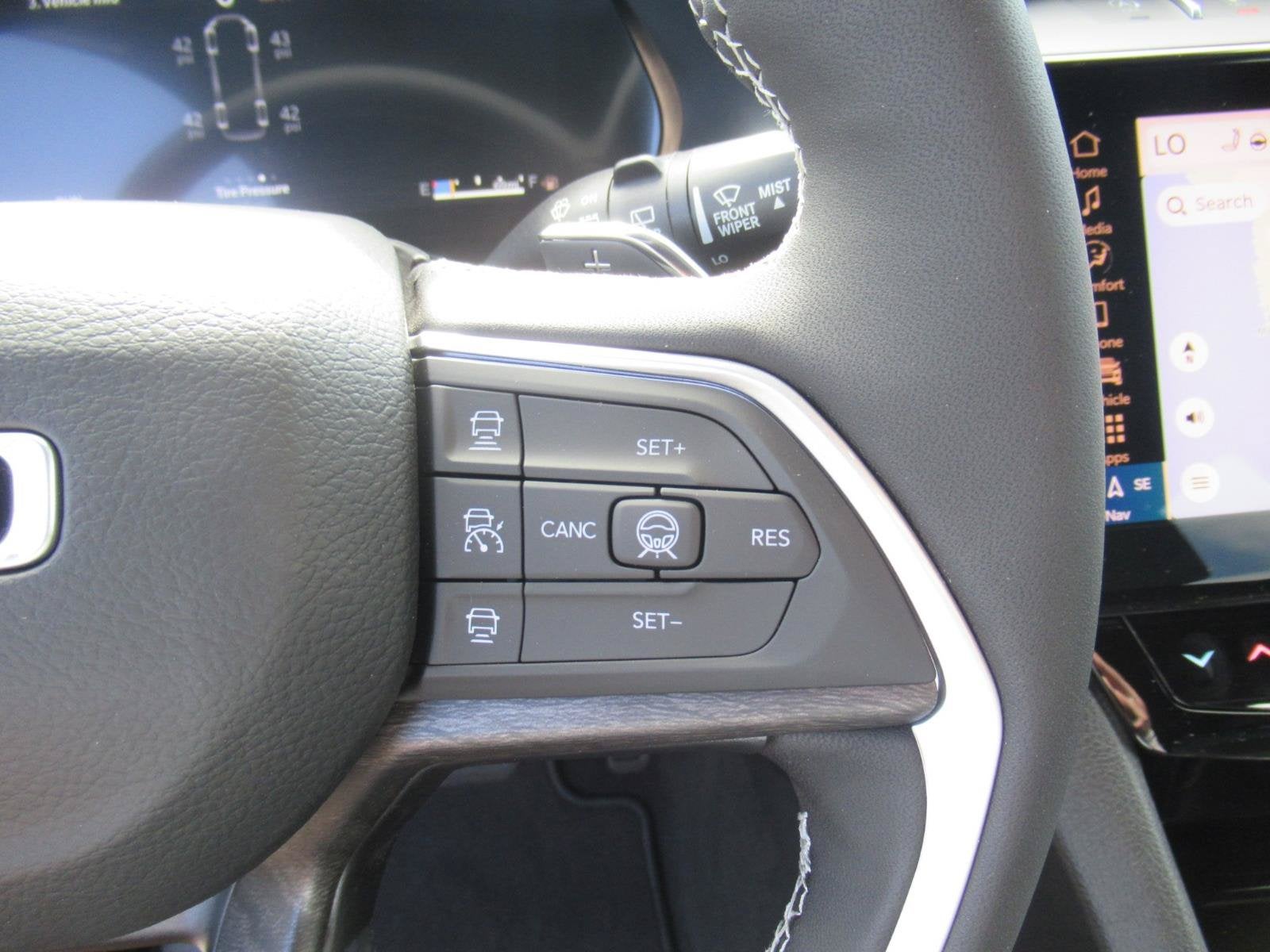 2027 Jeep Grand Cherokee GRAND CHEROKEE L LAREDO ALTITUDE 4X2